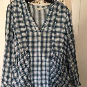 Checkered long sleeve flow shirt.